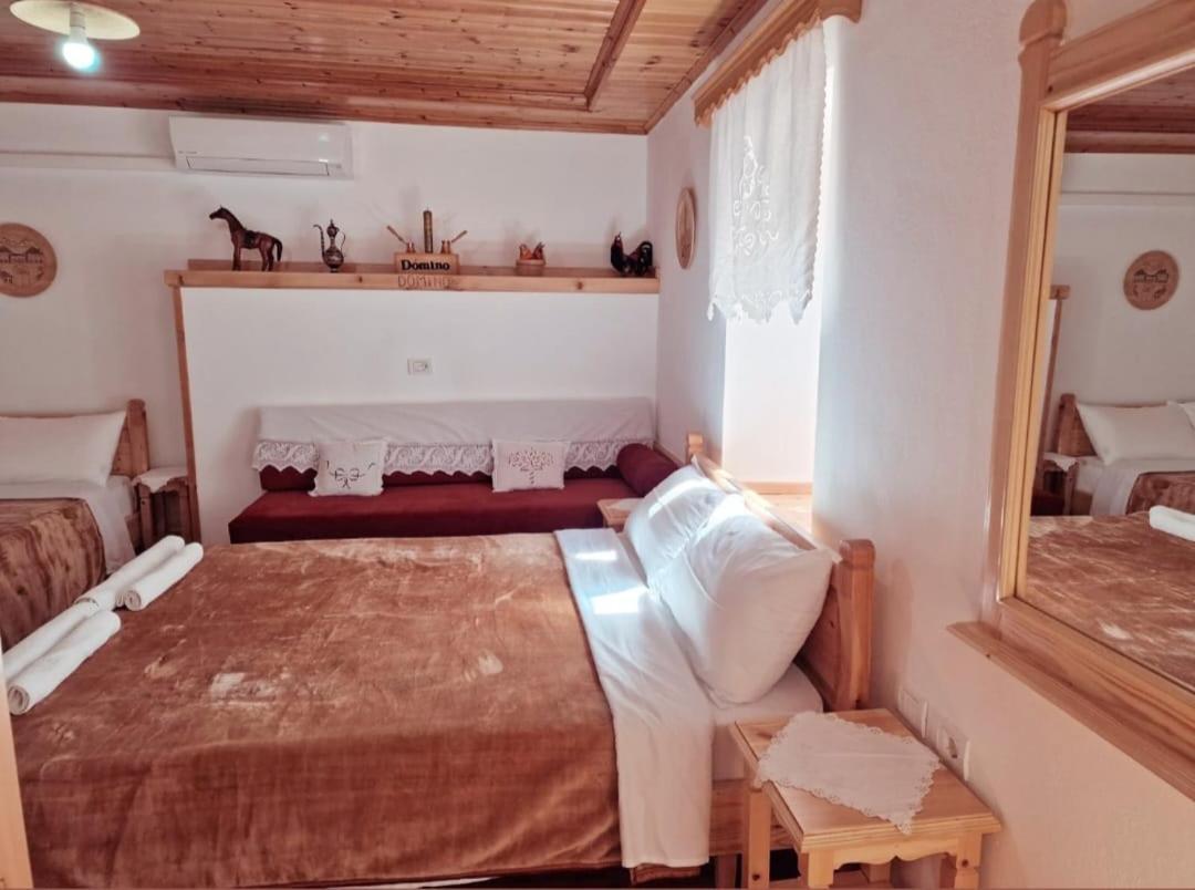 Hotel Domino Gjirokastër Eksteriør billede
